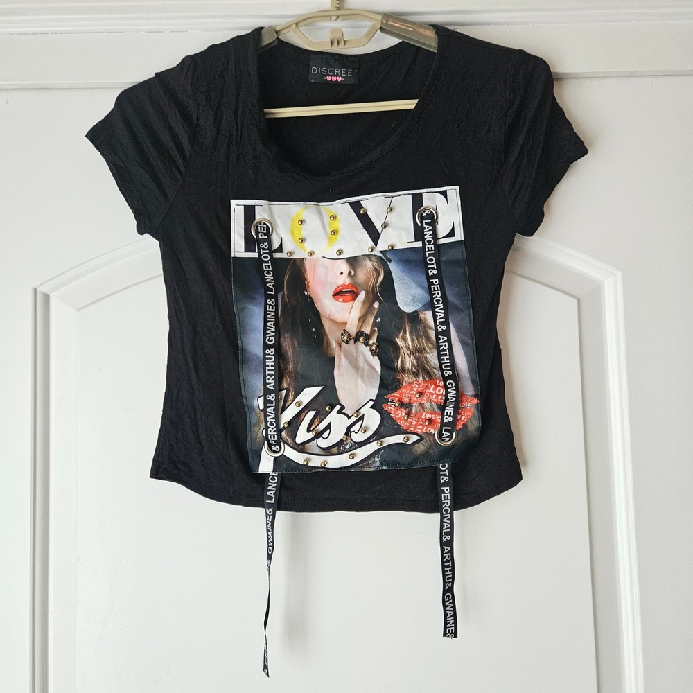 Graphic Tee Womens Medium‎ Black Love Kiss Studded Ribbon T-Shirt Discreet Goth